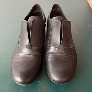 BARETRAPS Vikie Women’s Shoes 10M BLACK Faux Leather Slip On Casual Flat